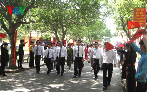 Deputy PM attends new school year opening ceremony of Vietnam-Laos Friendship School - ảnh 1